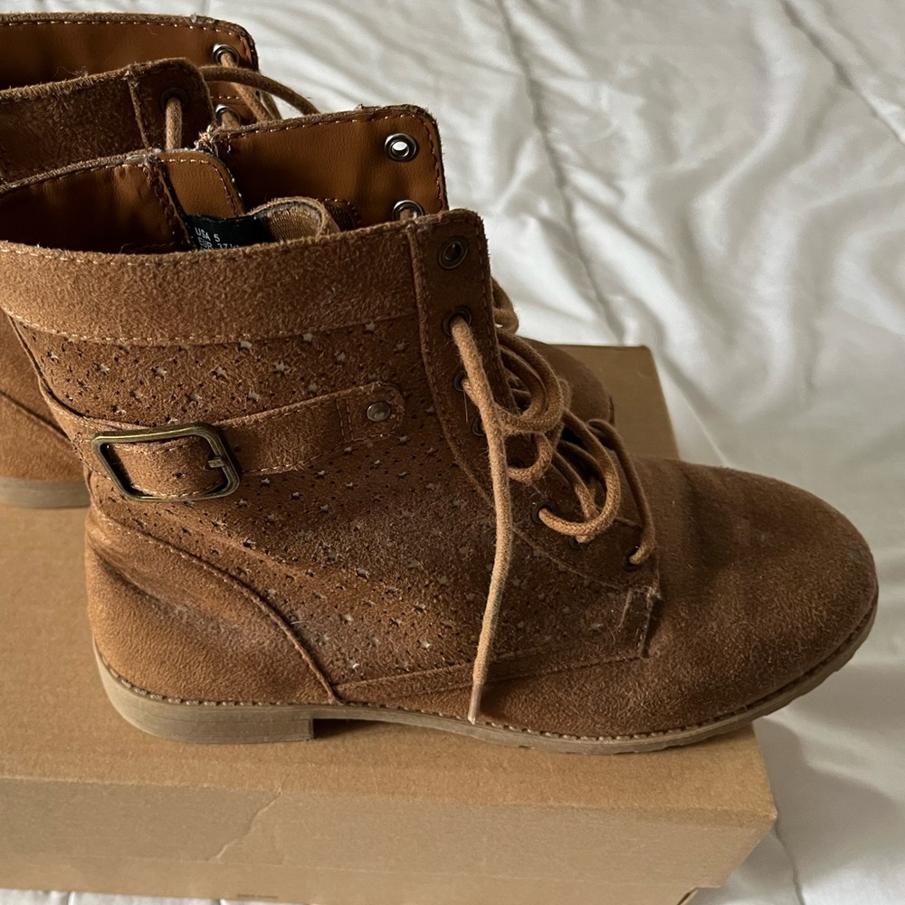 American Eagle Big Girl boots size 5 ⭐️